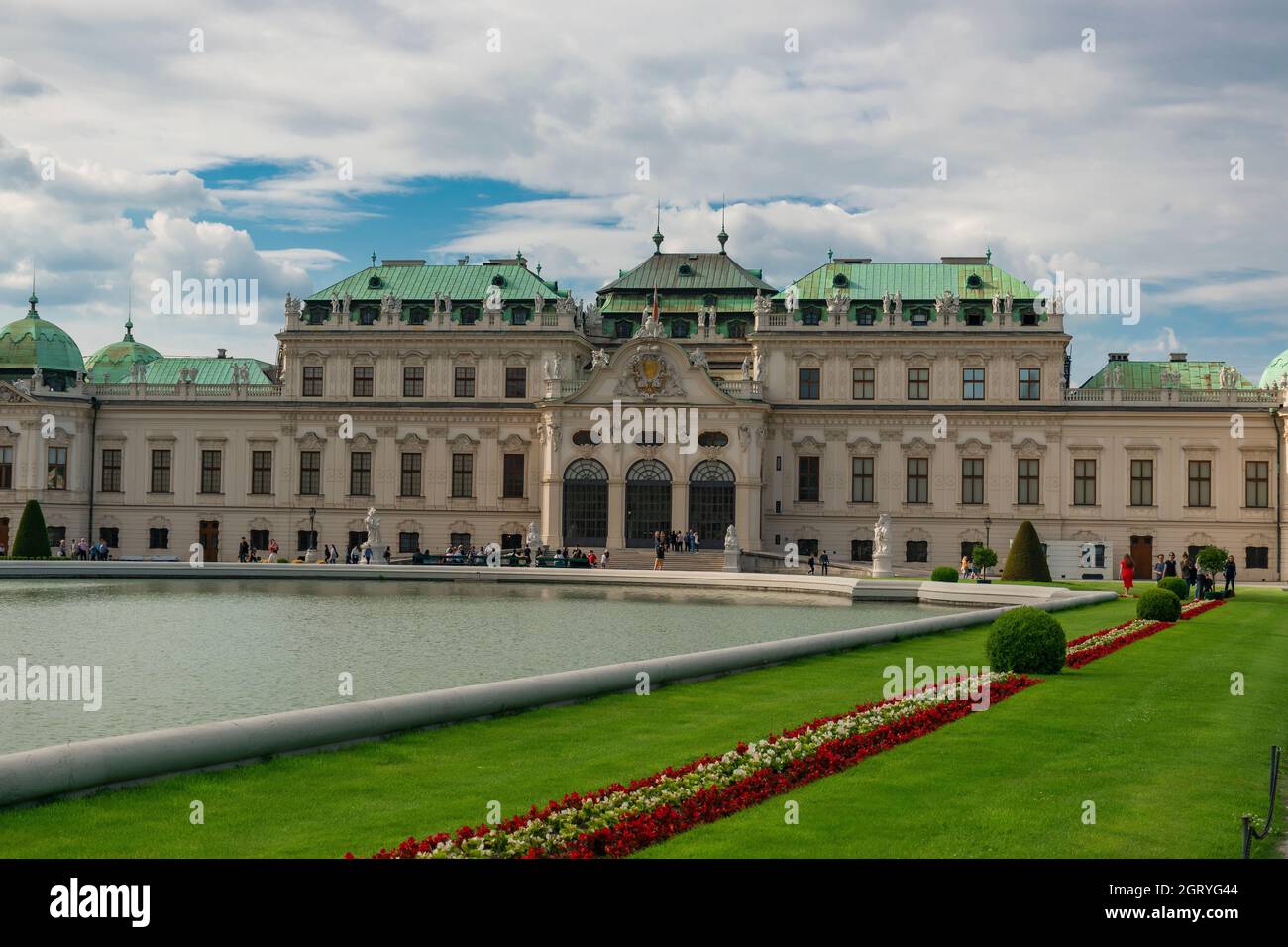 31 Mai 2019 Wien, Österreich - Schloss Belvedere`s See an einem bewölkten Tag Stockfoto